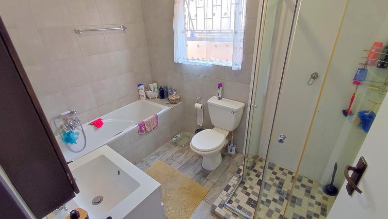 3 Bedroom Property for Sale in Amberfield Crest Estate Gauteng