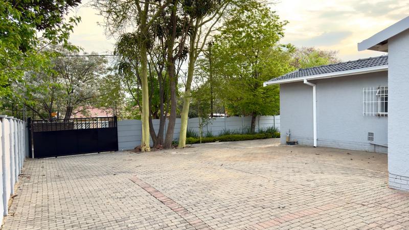 To Let 4 Bedroom Property for Rent in Kensington B Gauteng