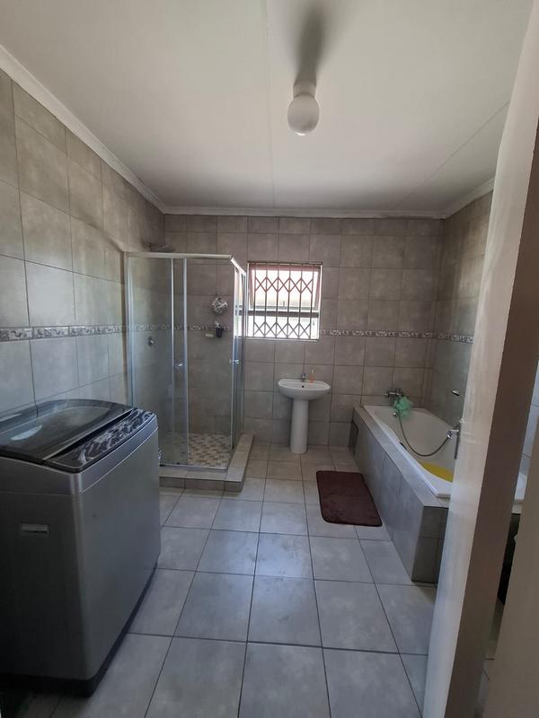 4 Bedroom Property for Sale in Azaadville Gardens Gauteng