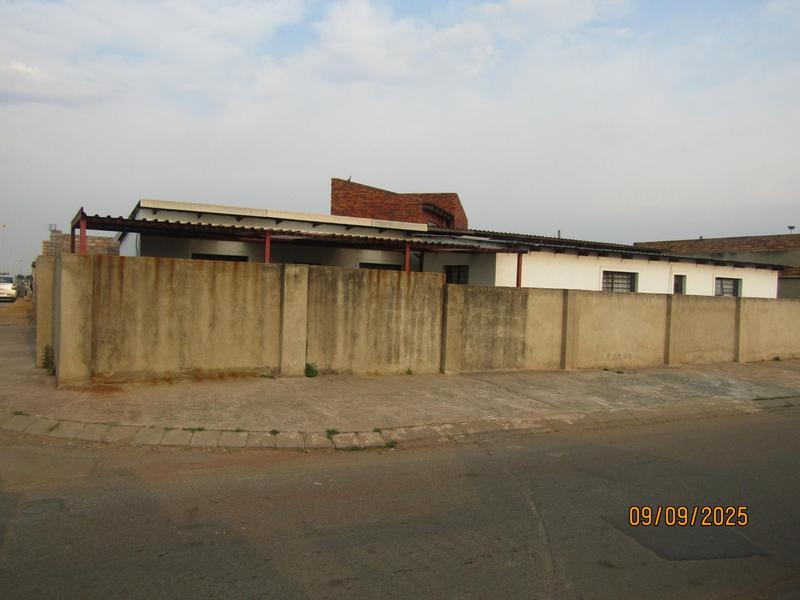 6 Bedroom Property for Sale in Vosloorus Gauteng