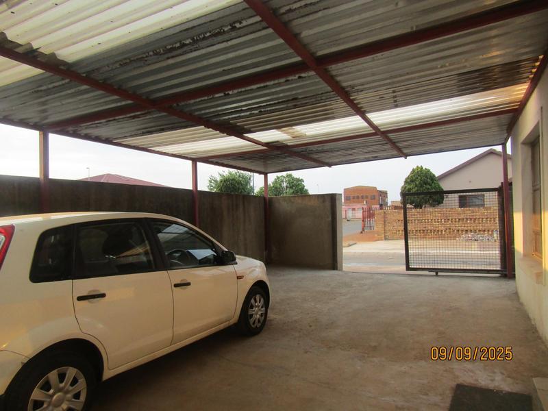 6 Bedroom Property for Sale in Vosloorus Gauteng