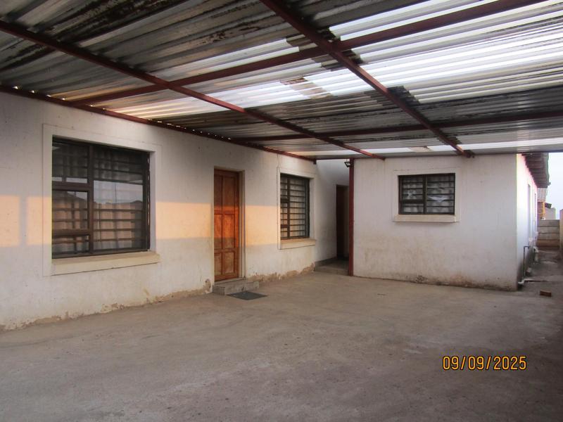 6 Bedroom Property for Sale in Vosloorus Gauteng