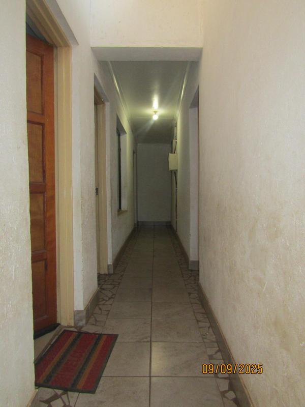 6 Bedroom Property for Sale in Vosloorus Gauteng