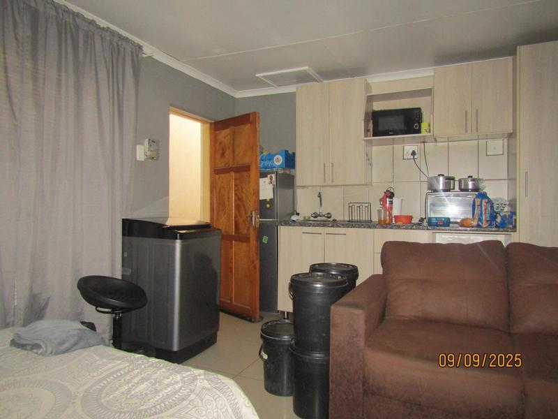 6 Bedroom Property for Sale in Vosloorus Gauteng