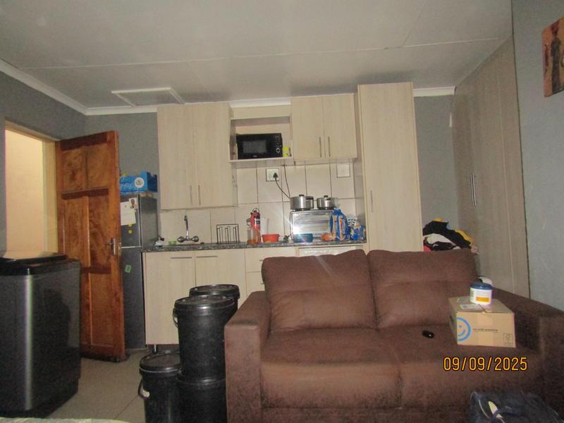 6 Bedroom Property for Sale in Vosloorus Gauteng