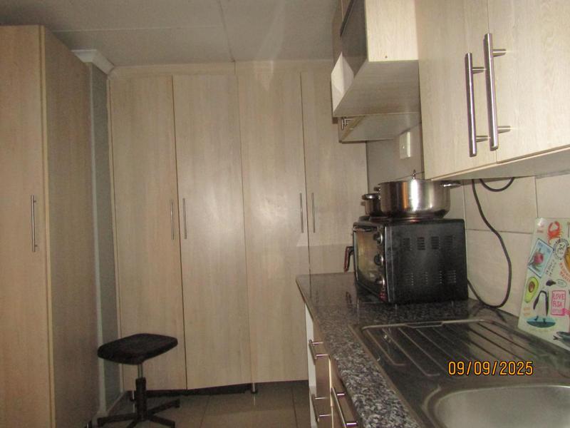 6 Bedroom Property for Sale in Vosloorus Gauteng