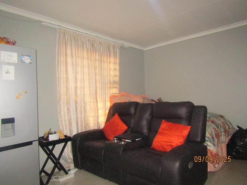 6 Bedroom Property for Sale in Vosloorus Gauteng