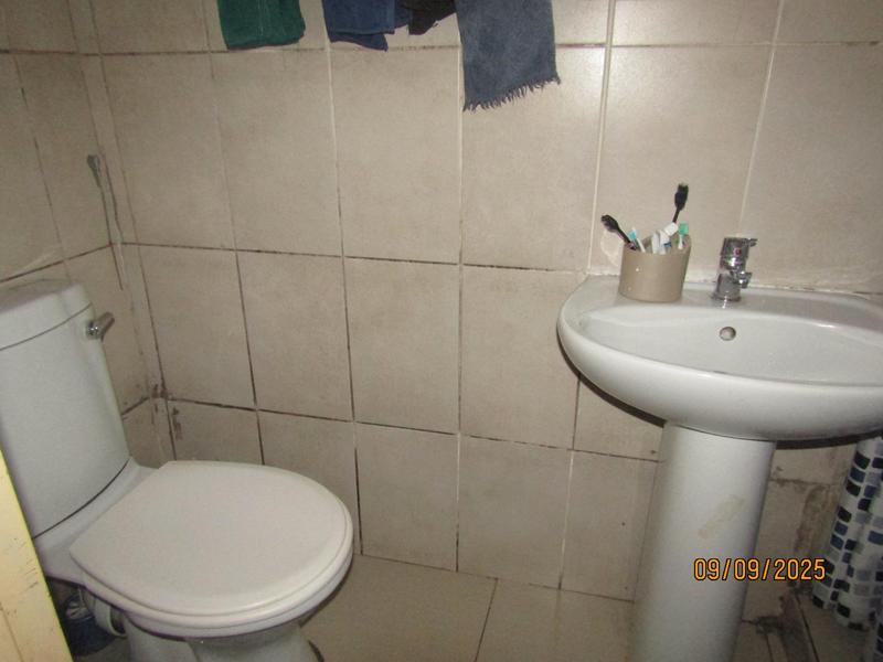 6 Bedroom Property for Sale in Vosloorus Gauteng