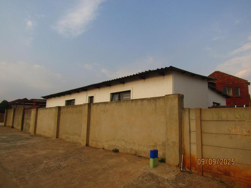 6 Bedroom Property for Sale in Vosloorus Gauteng