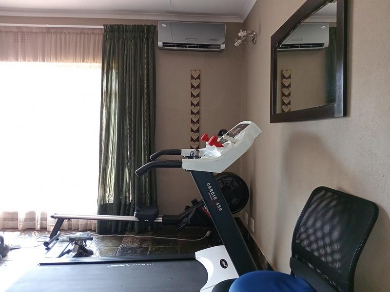 3 Bedroom Property for Sale in Vanderbijlpark SW 5 Gauteng