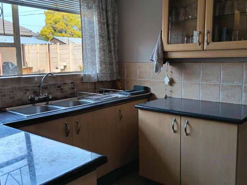 6 Bedroom Property for Sale in Brackenhurst Gauteng