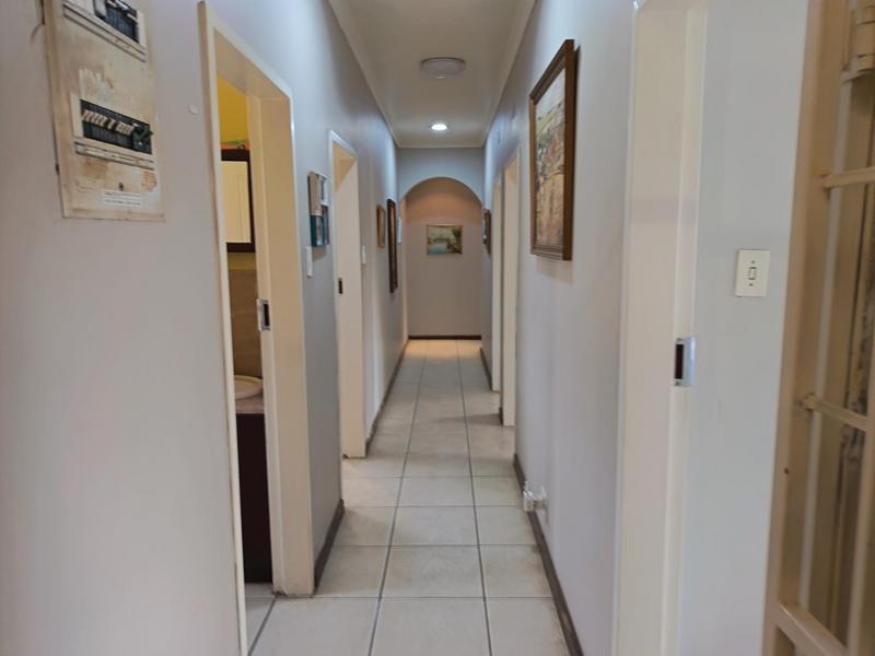 6 Bedroom Property for Sale in Brackenhurst Gauteng