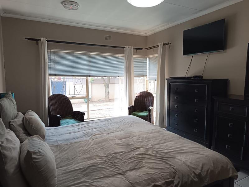 6 Bedroom Property for Sale in Brackenhurst Gauteng