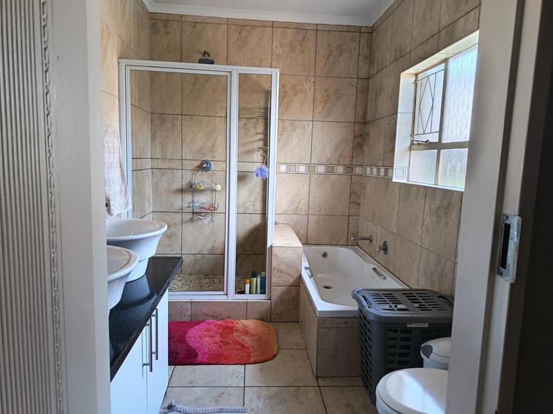6 Bedroom Property for Sale in Brackenhurst Gauteng