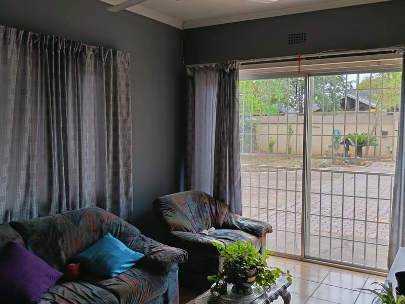 6 Bedroom Property for Sale in Brackenhurst Gauteng