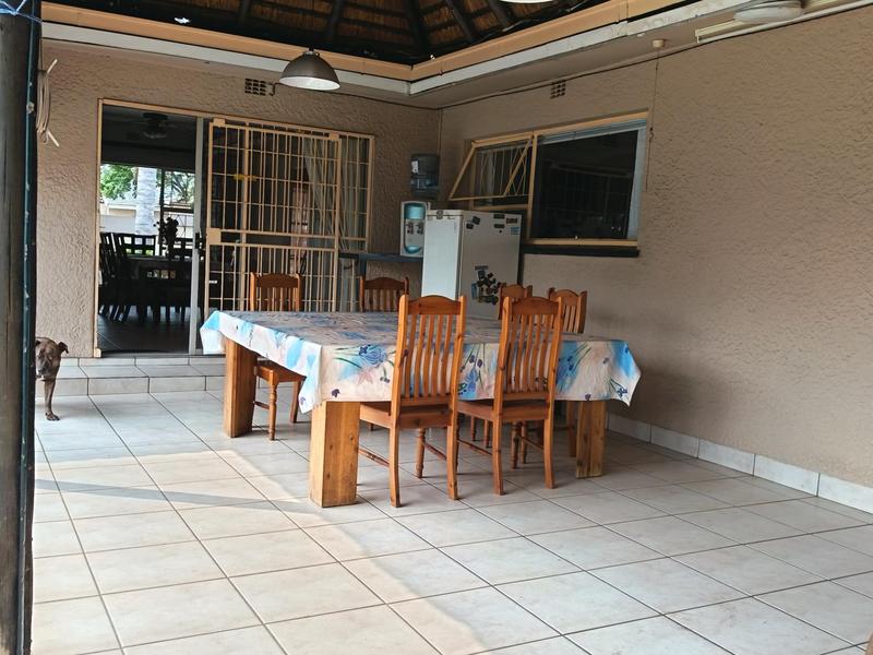 6 Bedroom Property for Sale in Brackenhurst Gauteng