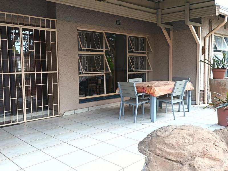 6 Bedroom Property for Sale in Brackenhurst Gauteng
