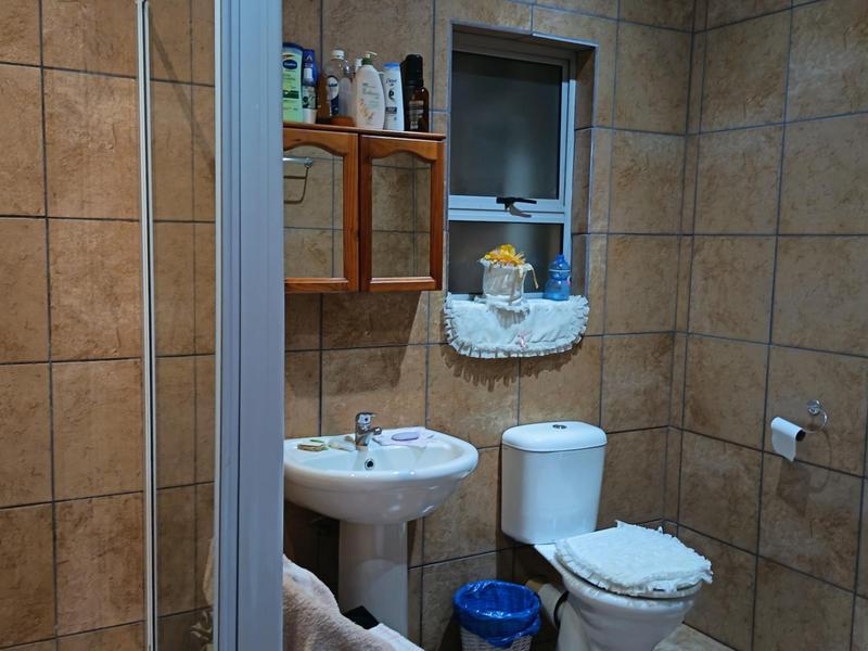 6 Bedroom Property for Sale in Brackenhurst Gauteng