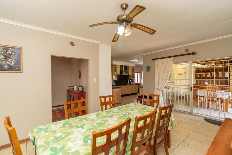 6 Bedroom Property for Sale in Brackenhurst Gauteng