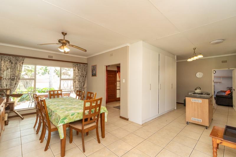 6 Bedroom Property for Sale in Brackenhurst Gauteng