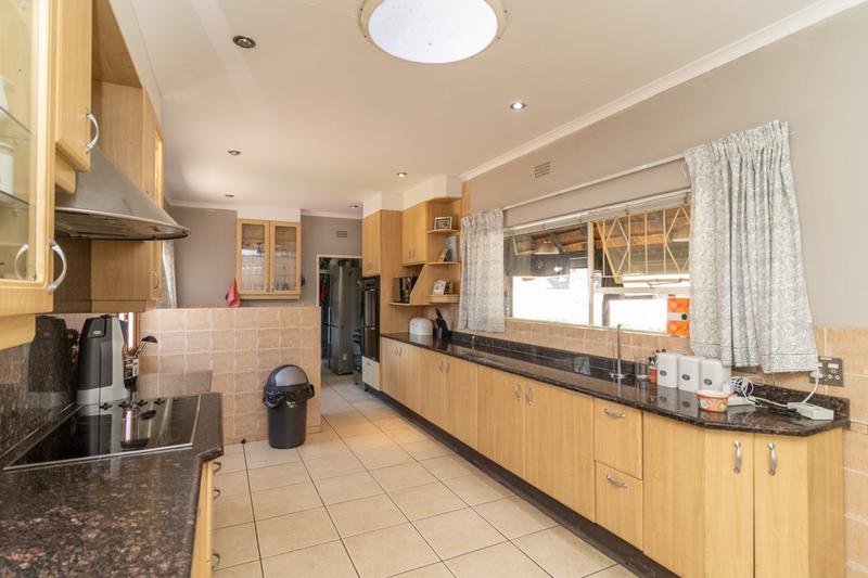 6 Bedroom Property for Sale in Brackenhurst Gauteng
