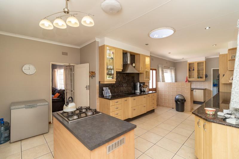 6 Bedroom Property for Sale in Brackenhurst Gauteng