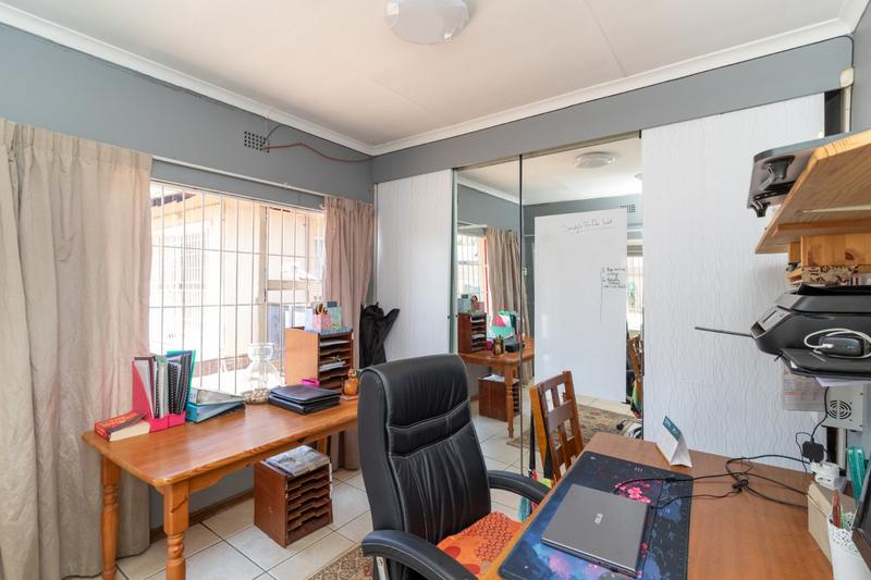6 Bedroom Property for Sale in Brackenhurst Gauteng