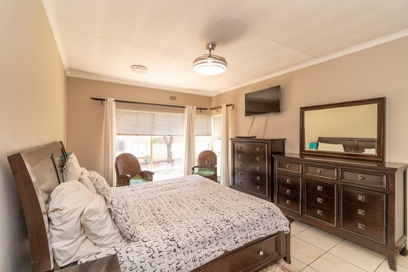 6 Bedroom Property for Sale in Brackenhurst Gauteng
