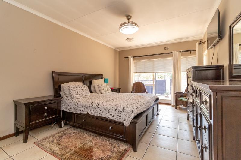6 Bedroom Property for Sale in Brackenhurst Gauteng