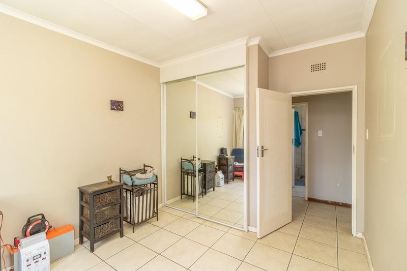 6 Bedroom Property for Sale in Brackenhurst Gauteng