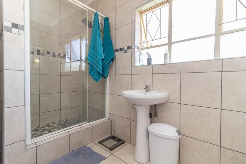 6 Bedroom Property for Sale in Brackenhurst Gauteng