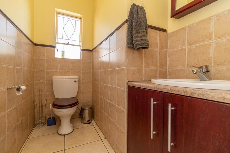 6 Bedroom Property for Sale in Brackenhurst Gauteng