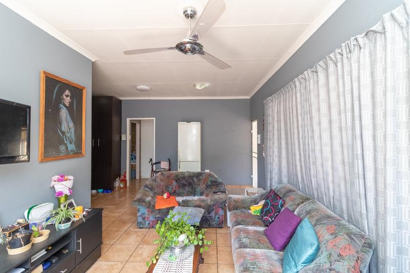 6 Bedroom Property for Sale in Brackenhurst Gauteng