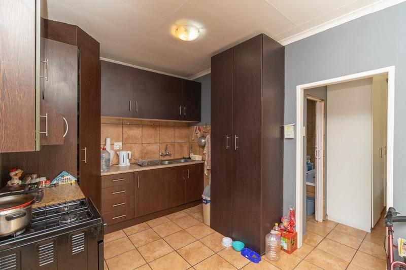 6 Bedroom Property for Sale in Brackenhurst Gauteng