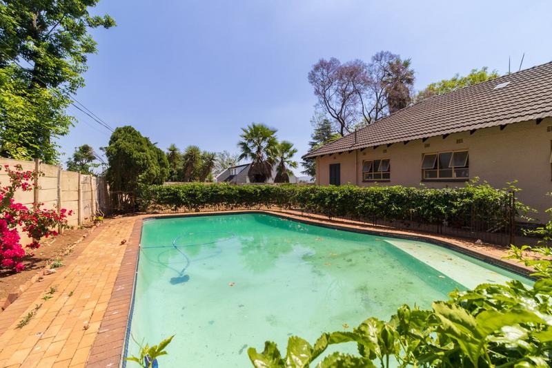 6 Bedroom Property for Sale in Brackenhurst Gauteng