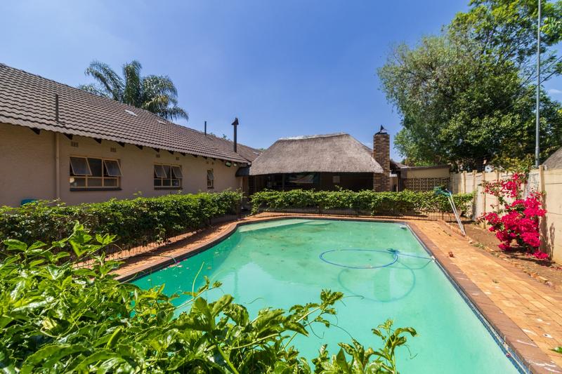 6 Bedroom Property for Sale in Brackenhurst Gauteng