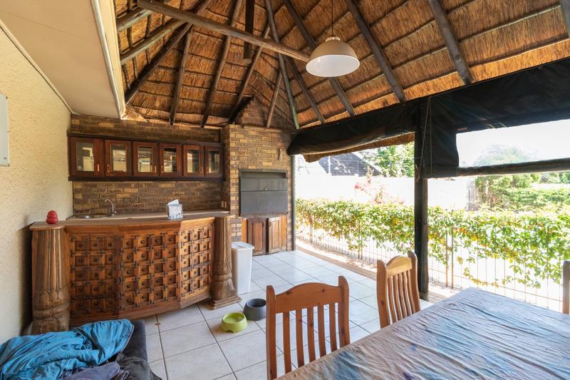 6 Bedroom Property for Sale in Brackenhurst Gauteng