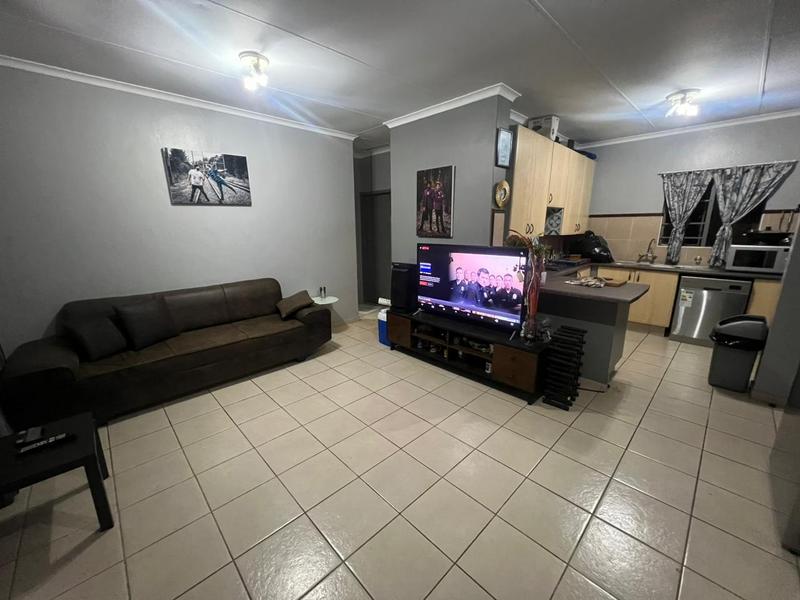 2 Bedroom Property for Sale in Die Hoewes Gauteng