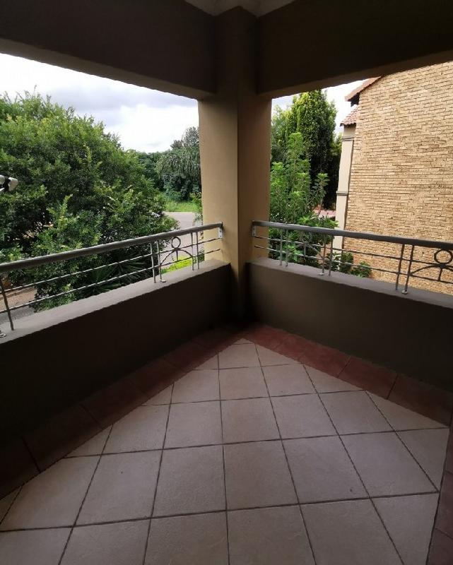2 Bedroom Property for Sale in Die Hoewes Gauteng