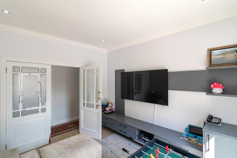 5 Bedroom Property for Sale in Midstream Estate Gauteng