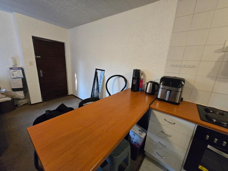 To Let 1 Bedroom Property for Rent in Parktown North Gauteng