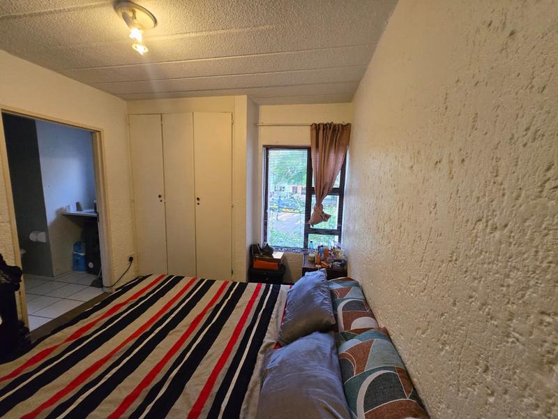 To Let 1 Bedroom Property for Rent in Parktown North Gauteng
