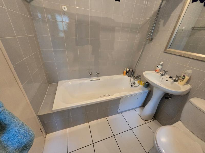 To Let 1 Bedroom Property for Rent in Parktown North Gauteng