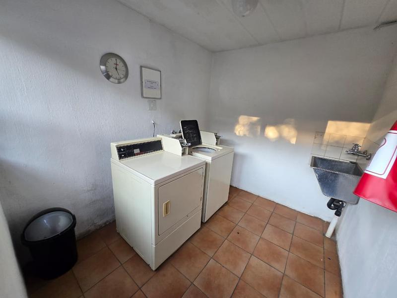 To Let 1 Bedroom Property for Rent in Parktown North Gauteng