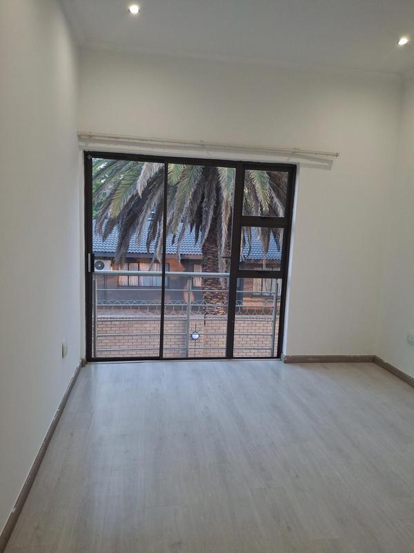 To Let 4 Bedroom Property for Rent in Greenside Gauteng