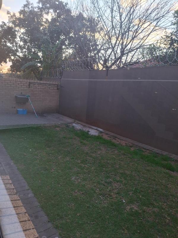 To Let 4 Bedroom Property for Rent in Greenside Gauteng
