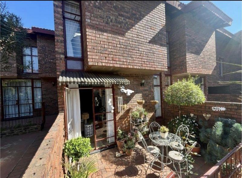 2 Bedroom Property for Sale in Linmeyer Gauteng