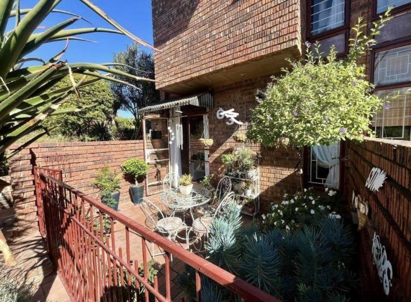 2 Bedroom Property for Sale in Linmeyer Gauteng