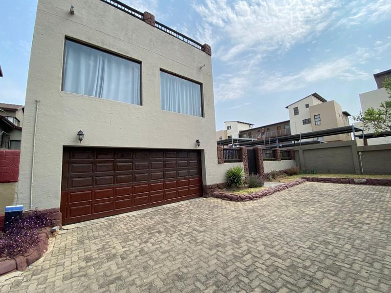 To Let 4 Bedroom Property for Rent in Barbeque Downs Gauteng