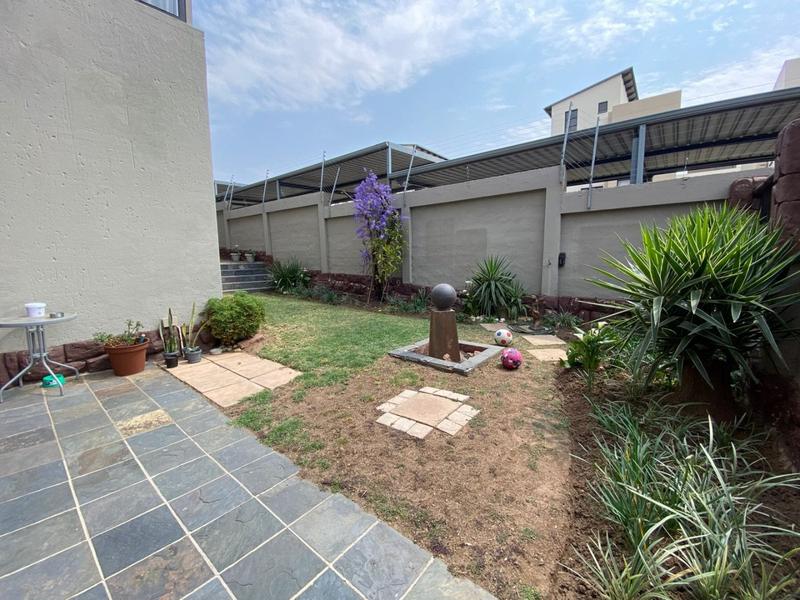 To Let 4 Bedroom Property for Rent in Barbeque Downs Gauteng